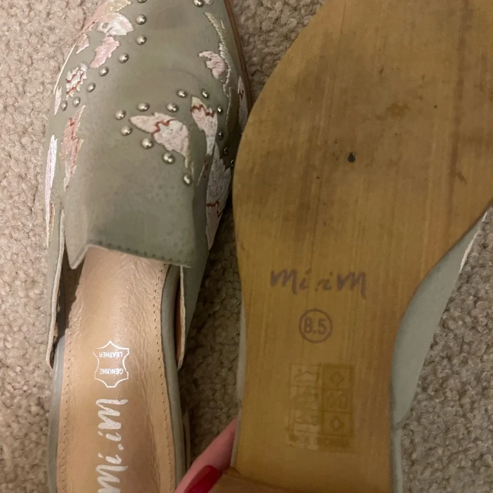 Mi.iM Women's Green Floral Embroidered Flats - Picture 5 of 5